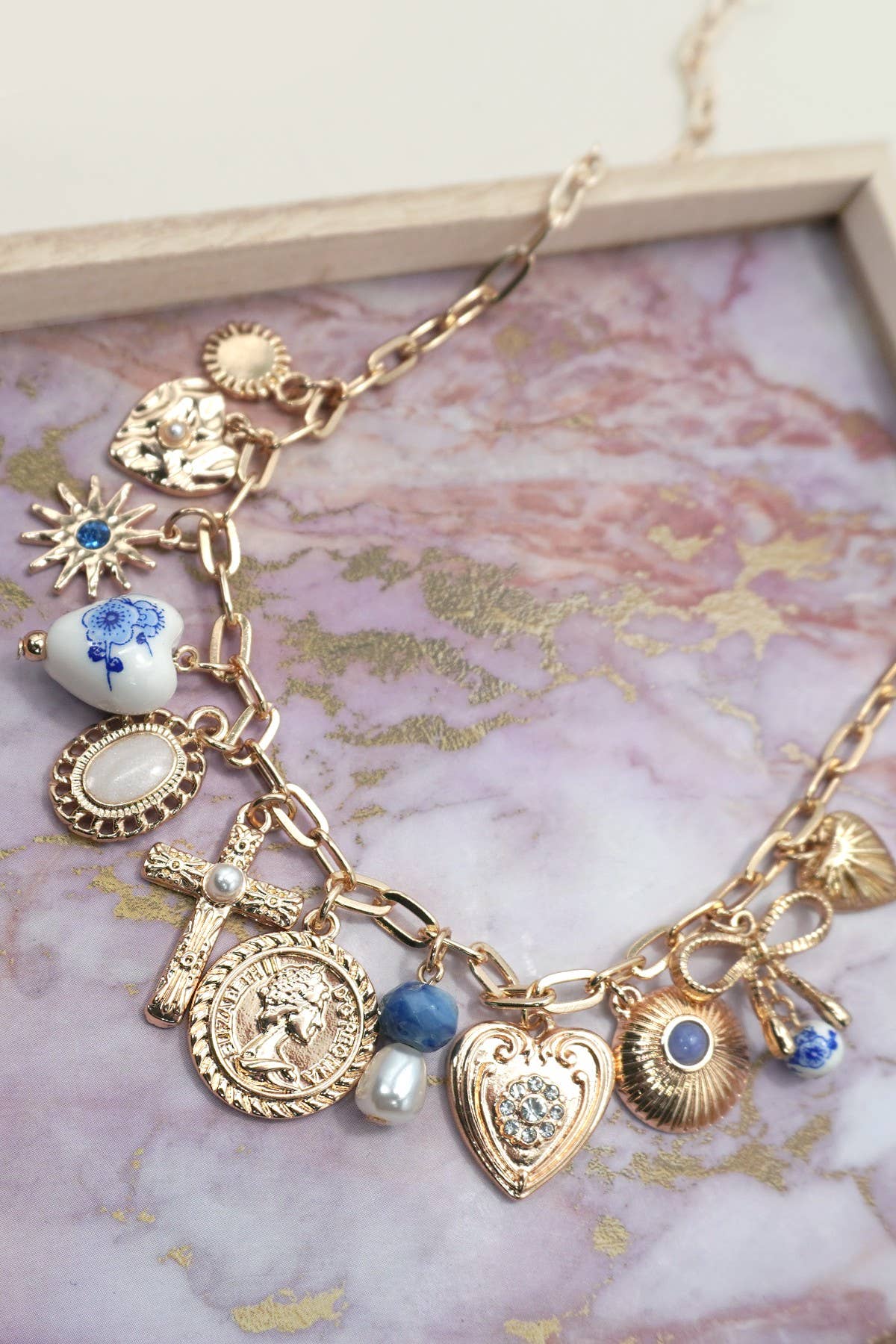 CHARM NECKLACE-PORCELAIN HEARTS CROSS NECKLACE | 80N91593